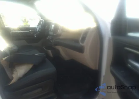 2021 Ram 1500 Big Horn Quad Cab 4X4 6'4 Box из США, поврежденный, VIN 1C6SRFBT2MN734633